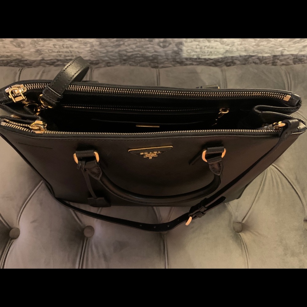 Parada saffiano double zip tote - Picture 3 of 6